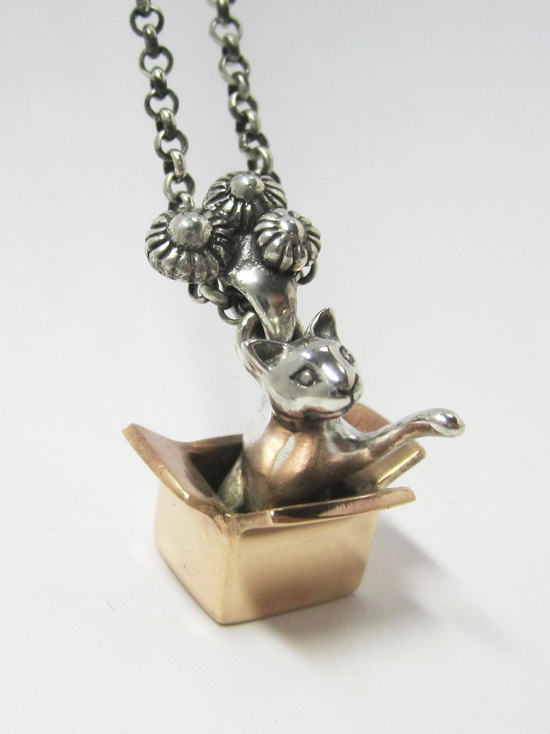 Abandoned cat NECKLACE - Necklaces - Other Metals Silver