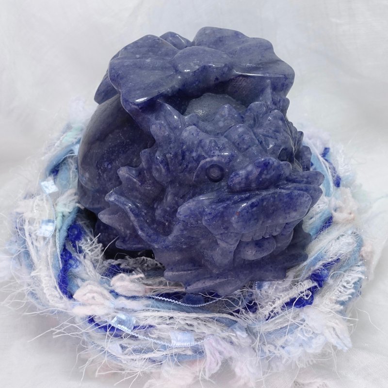 Blue Aventurine Bow Dragon Turtle with Handmade Mineral Mat - ของวางตกแต่ง - เครื่องประดับพลอย 