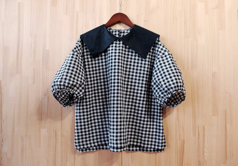 Large collared puff sleeve top/black and white checkered - เสื้อผู้หญิง - ผ้าฝ้าย/ผ้าลินิน สีดำ