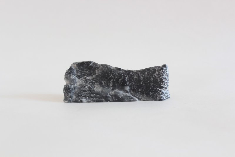 墨壁 －天然石 手工雕鑿 筆山 茶席 - 擺飾/家飾品 - 石頭 黑色