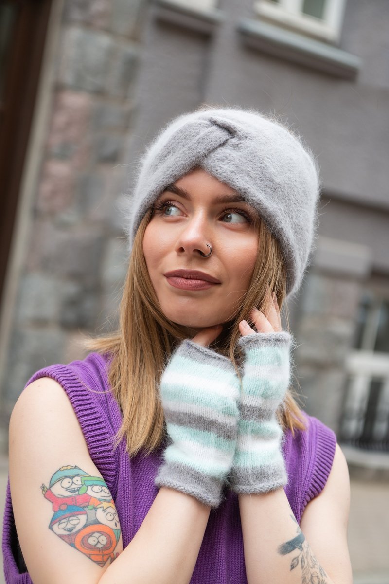 Angora gray fingerless. Fluffy wrist warmers. Color block arm warmers - 手套 - 羊毛 灰色