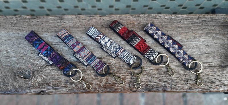 AMINS SHINY WORLD 手工民族織布圖騰相機帶,鑰匙圈2.0 - 鑰匙圈/鑰匙包 - 棉．麻 多色