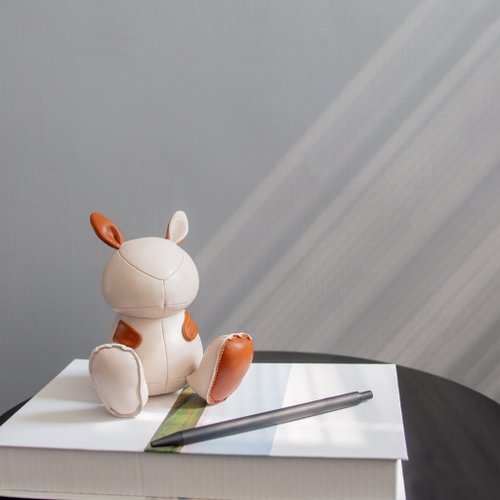 Zuny 【紙鎮】兔子 Rabbit 皮革動物擺飾 | 跳躍奔高 畢業禮物