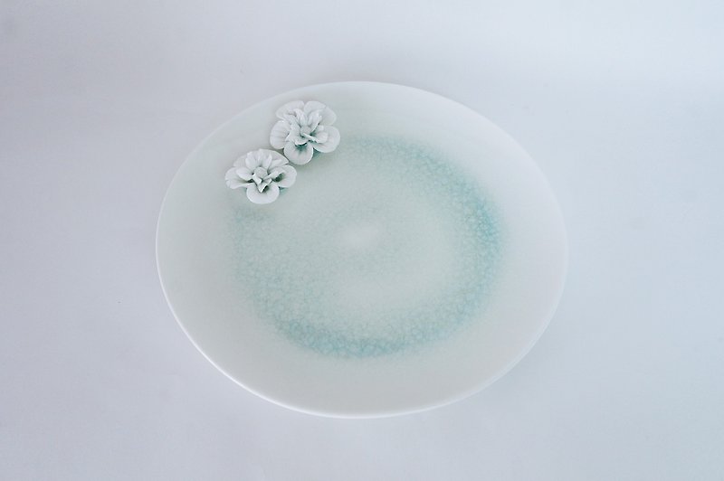 AKAMU 這地 - 冰凝花盤 - 點心盤 飾品盤 瓷盤 陶瓷 - 盤子/餐盤/盤架 - 瓷 白色