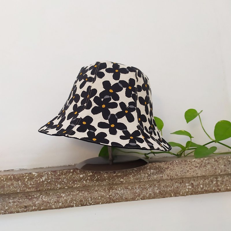 Handmade double-sided fisherman hat / short brim / sun hat / rice bottom / black flower - หมวก - ผ้าฝ้าย/ผ้าลินิน 