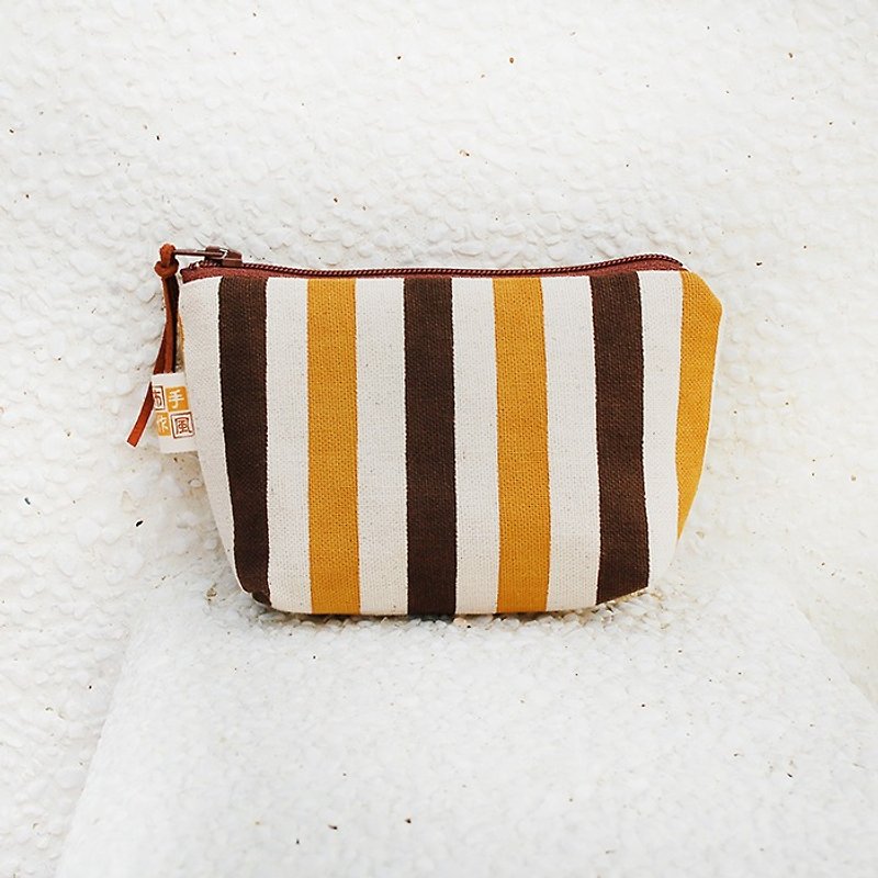 Wen Qing line small storage bag _ Brown - กระเป๋าใส่เหรียญ - ผ้าฝ้าย/ผ้าลินิน สีนำ้ตาล