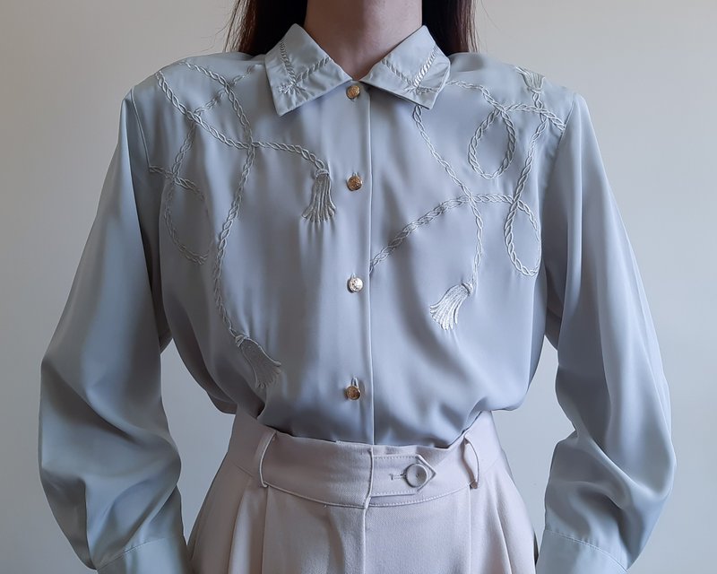 Vintage embroidered baroque grey shirt with shoulder pad Button up unisex shirt - เสื้อเชิ้ตผู้หญิง - เส้นใยสังเคราะห์ สีเทา