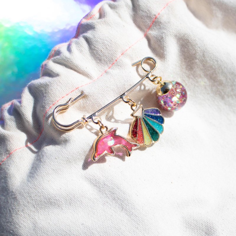 Lucky Rainbow Dolphine Snowball Brooches - 胸針 - 玻璃 