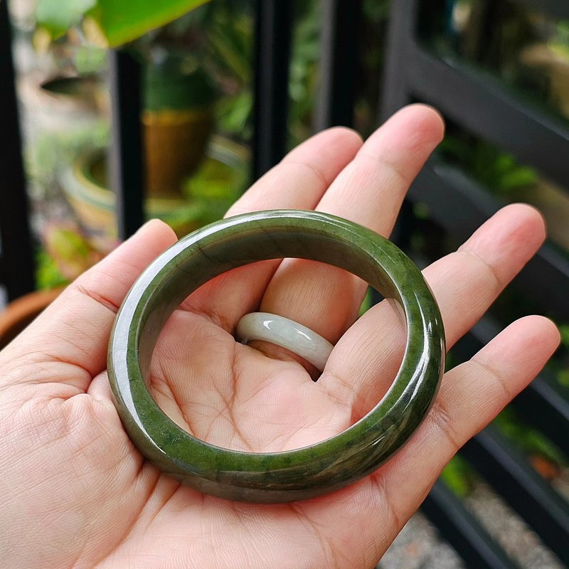 Burmese Jade Bangle Olive Green Translucent Natural Texture Type-A Size 55.2 mm - 手鍊/手環 - 玉石 綠色