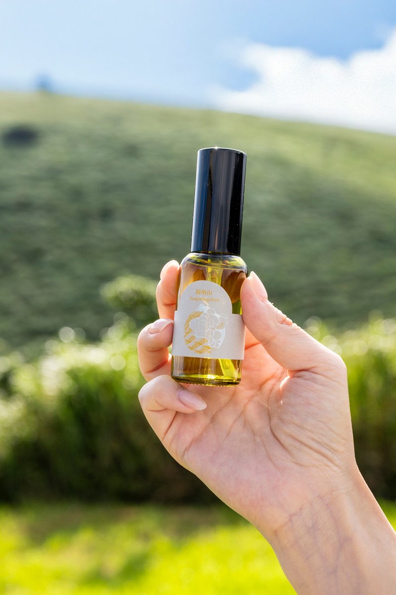 P.Seven Sleepwalking Taiwan Pillow Spray Yangmingshan Yangmingshan - Candles & Candle Holders - Glass 