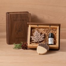 黑胡桃森之實車用擴香木精油禮盒 楓葉橡果 車夾吊飾(附紙袋)