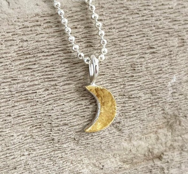 Crescent moon SV pendant in 24K pure gold - สร้อยคอ - เครื่องเพชรพลอย 