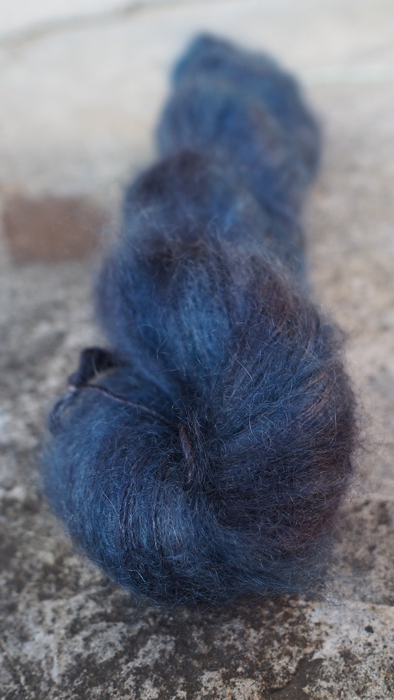 手染線。午夜星空-(毛海蠶絲線) - 編織/刺繡/羊毛氈/縫紉 - 羊毛 藍色