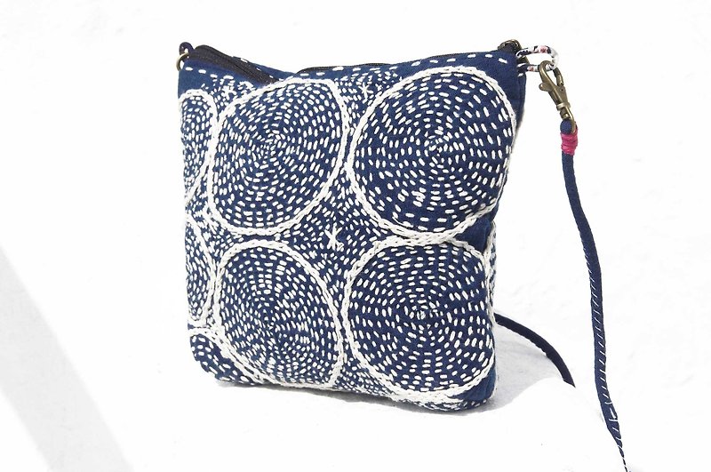 Birthday gift, Mother's Day gift, limited one hand-stitched cotton side backpack/embroidered cross-body bag/hand-embroidered shoulder bag/hand-stitched indigo bag/indigo mobile phone bag-Indigo geometric starry sky of Van Gogh - กระเป๋าแมสเซนเจอร์ - ผ้าฝ้าย/ผ้าลินิน สีน้ำเงิน