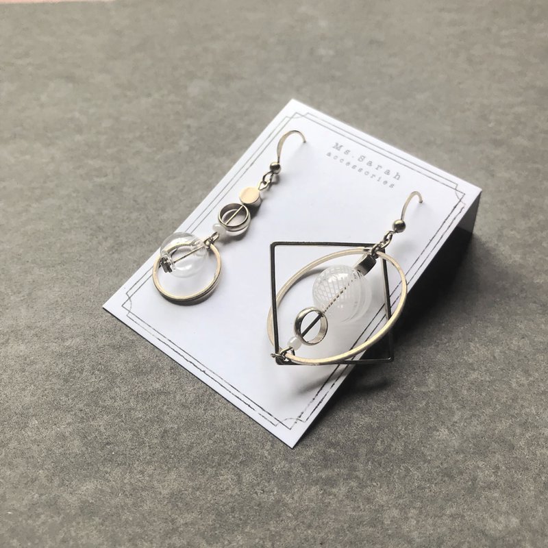 異國泡泡_黃銅耳環_透明與白線(可改夾) - 耳環/耳夾/耳骨夾 - 玻璃 白色