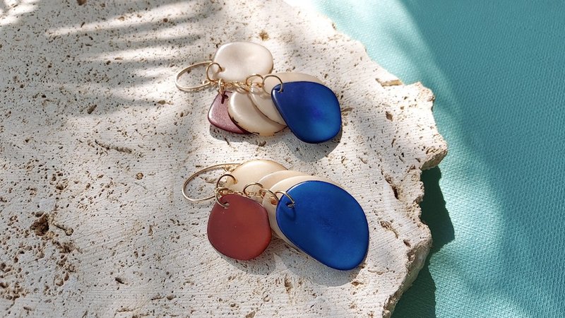 14kgf BEACH Tagua Nuts layers pierced earrings タグア - ピアス・イヤリング - 木製 ブルー