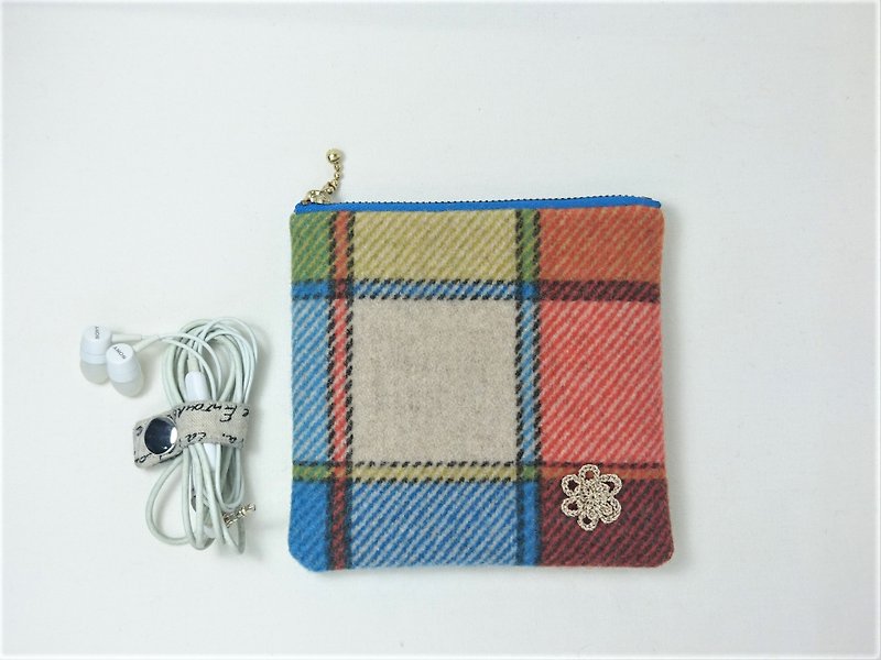 [FZKR-Small things bag] Contrasting color woolen check pattern*blue - กระเป๋าเครื่องสำอาง - ผ้าฝ้าย/ผ้าลินิน สีน้ำเงิน