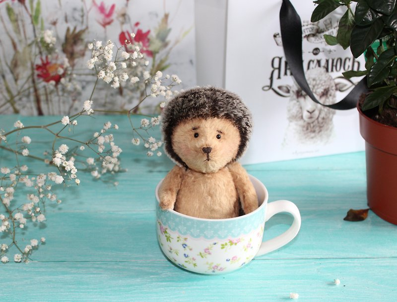 OOAK Hedgehog teddy-style toy, cute birthday gift - ตุ๊กตา - วัสดุอื่นๆ สีนำ้ตาล