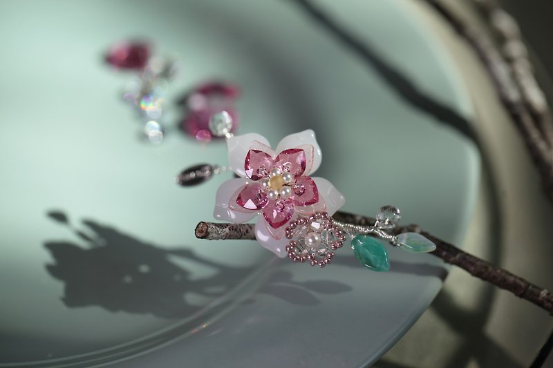 手工珠寶磁釦式胸花-芙蓉三重奏Floral trio - 胸針/心口針 - 寶石 粉紅色