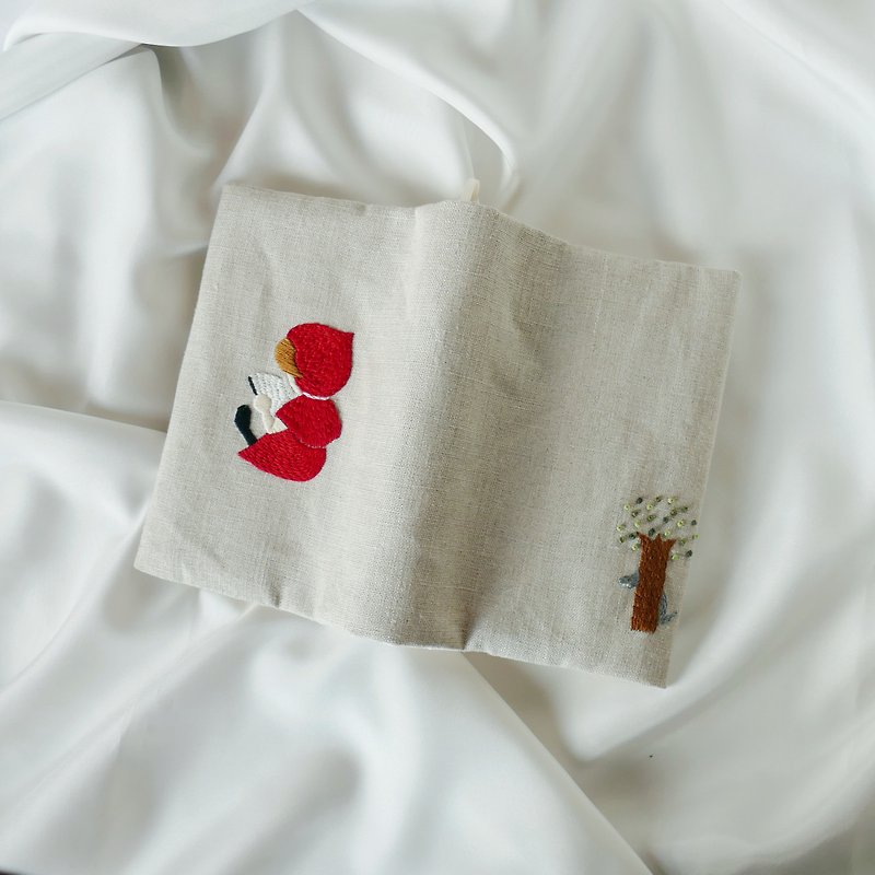 赤ずきん　リネンの手刺繍ブックカバー - 書衣/書套 - 棉．麻 紅色