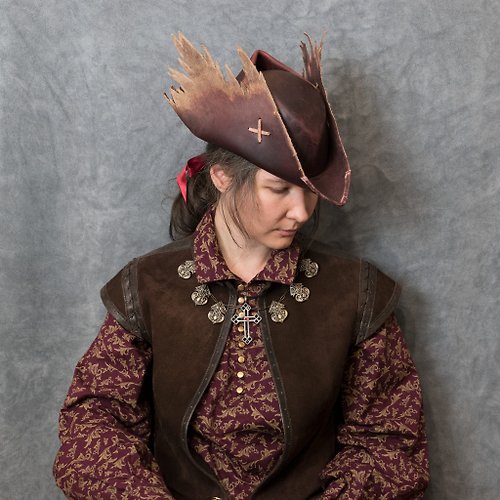 Svetliy Sudar Leather Arts Workshop Hunter Hat Dragul Inspired Bloodborne / tricorne / Leather Hat / Djura hat