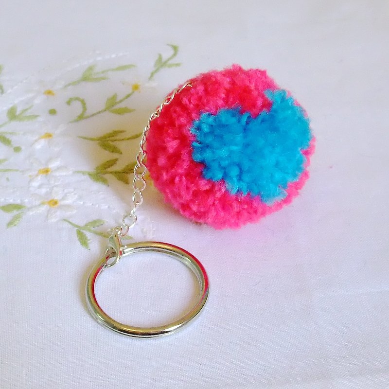 Heart keychain ball of yarn (yarn color can choose) - Silverbreeze Hands Crafts / customized jewelry / wedding gift - ที่ห้อยกุญแจ - กระดาษ สีแดง