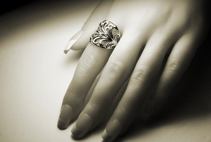 Wide openwork totem Silver ring - แหวนทั่วไป - โลหะ สีเงิน