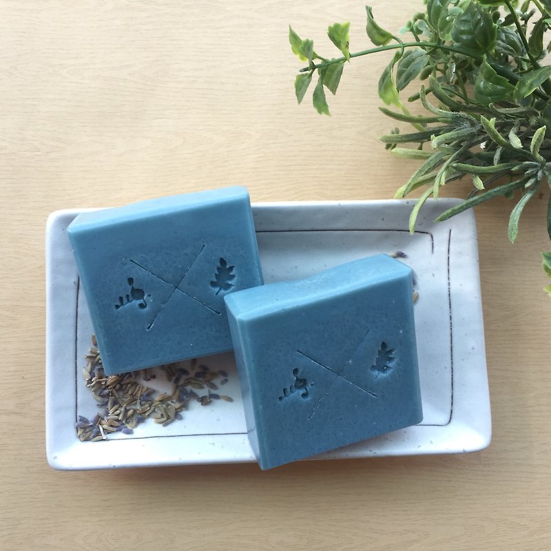 Lavender Soothing Soap-Soothes and purifies normal and dry skin - สบู่ - วัสดุอื่นๆ สีน้ำเงิน