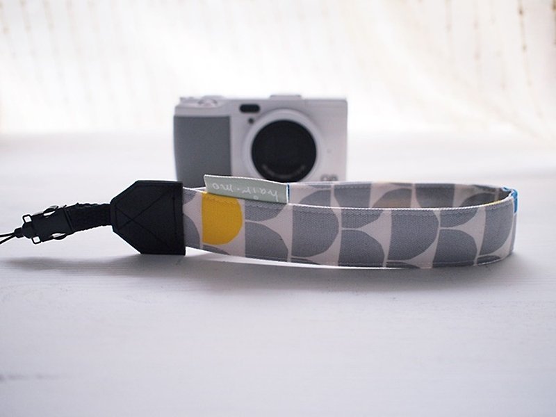 Hairmo semi-circular color handcuffs camera belt / mobile phone belt - Camera Straps & Stands - Cotton & Hemp Gray