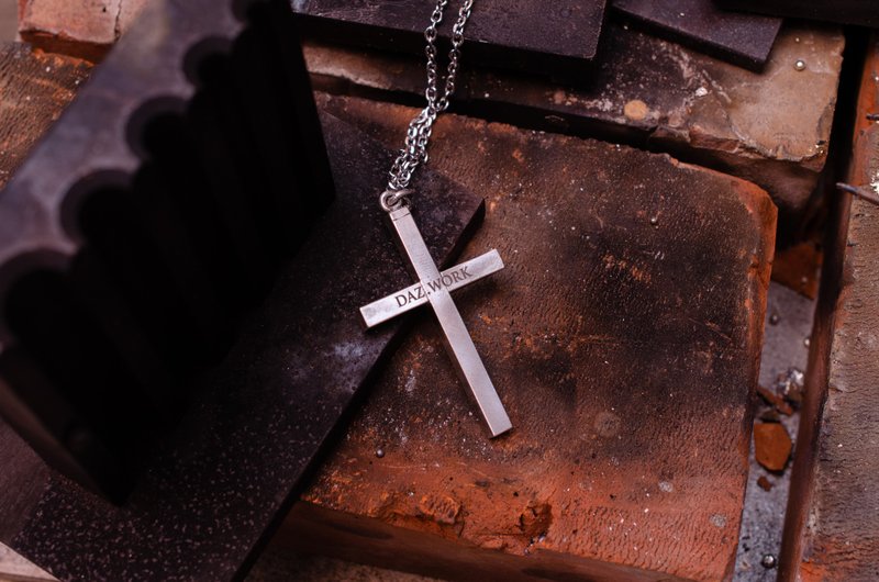 Washed sterling silver cross necklace - สร้อยคอ - เงิน สีเงิน