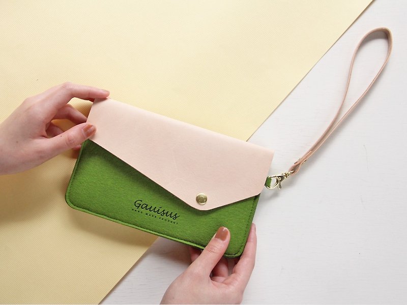 Leyang·Gauisus - Felt beveled cover mobile phone storage bag / Passport bag - Green grass green - กระเป๋าคลัทช์ - เส้นใยสังเคราะห์ สีเขียว