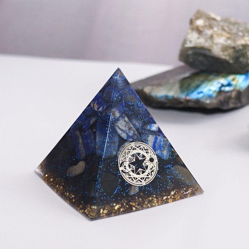 [Lapis Lazuli, Stone] Orgonite Crystal Energy Pyramid 6x6 cm - Items for Display - Crystal Multicolor
