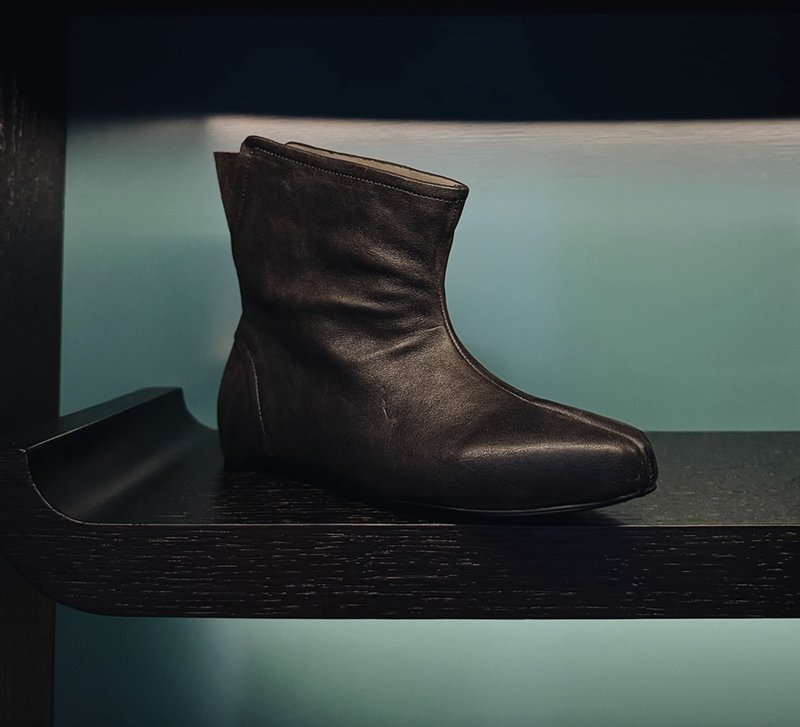 寬筒做舊牛皮 內增高分趾短靴 忍者靴 手工製 - 女短靴/中筒靴 - 真皮 黑色