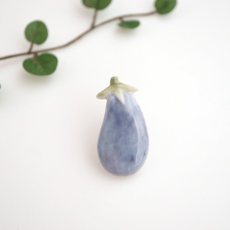 Eggplant pin brooch - Brooches - Porcelain Purple