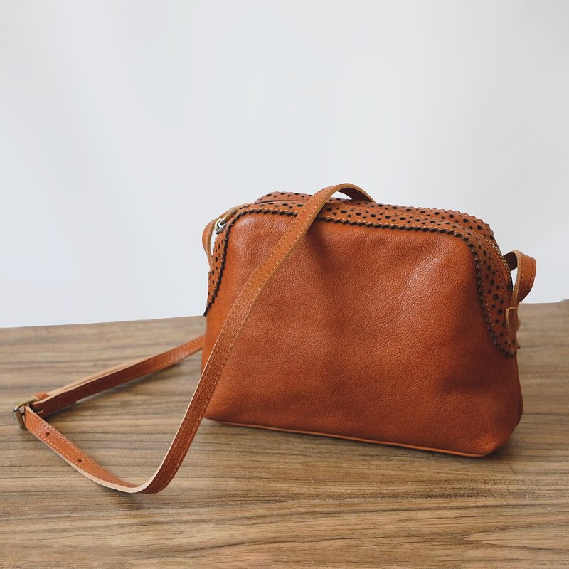 Soft cowhide shoulder bag, crossbody smartphone shoulder bag, lightweight bag - กระเป๋าแมสเซนเจอร์ - หนังแท้ หลากหลายสี