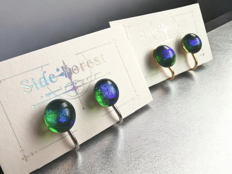 Starlight earrings/ Clip-On , green sparkle - ต่างหู - แก้ว สีเขียว