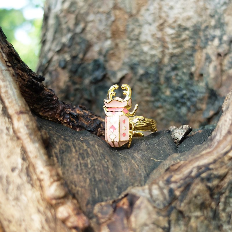 Pink Stag Beetle Ring, Insect Jewelry, Gold Plated Ring, Gift for her - แหวนทั่วไป - โลหะ สีทอง