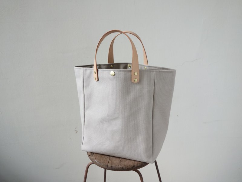 Simple handbag・Beige gray - Handbags & Totes - Cotton & Hemp Khaki