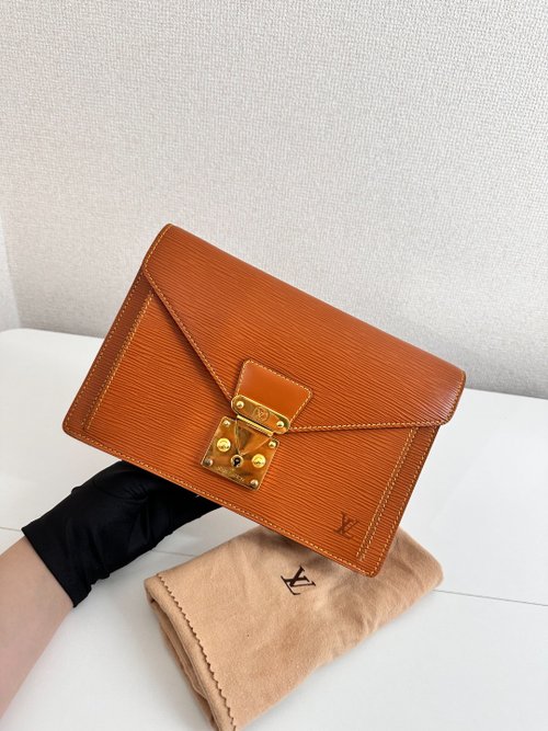 Oh My Goldness Vintage 持牌鑑定師的中古選物店 中古包 LOUIS VUITTON路易威登 Epi系列 Sélier Dragonne 手拿包
