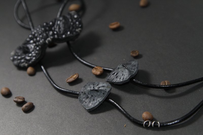 Genuine croc leather bolo tie - Necklaces - Genuine Leather Black