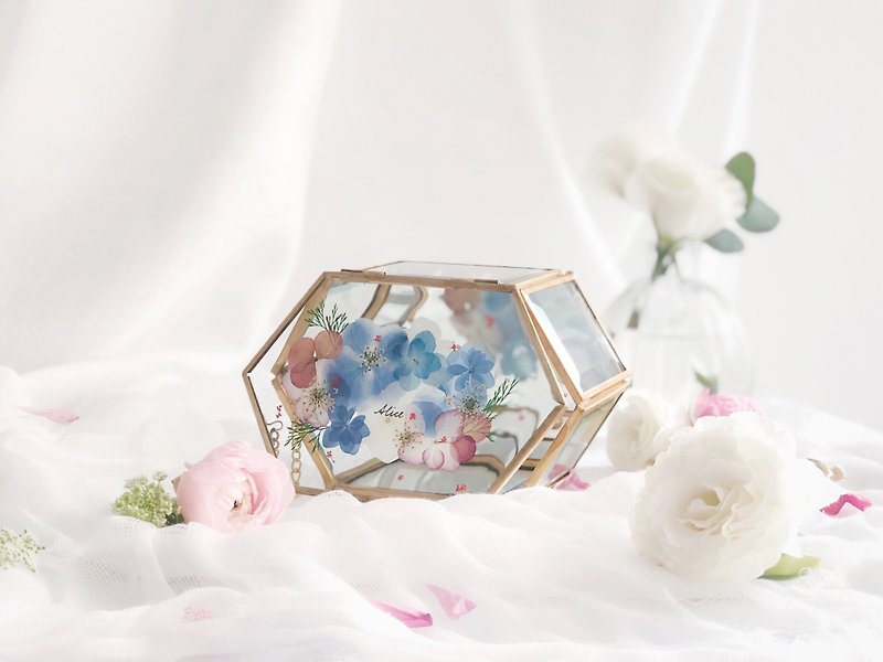 Pressed flower with Handwriting Accessory Jewelry Glass Box Wedding Gifts - ของวางตกแต่ง - วัสดุอื่นๆ 
