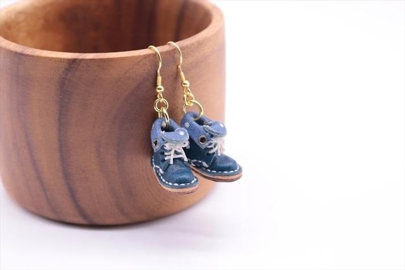 Small leather boots swaying pierced earrings | Navy lined - สร้อยคอ - หนังแท้ 