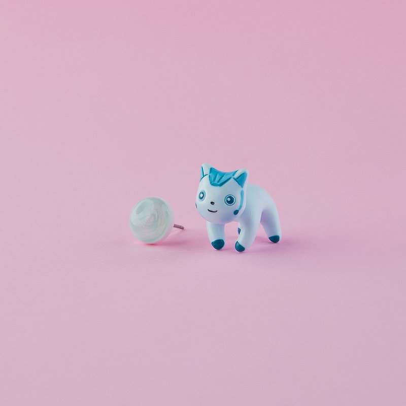 Light blue cat earrings - Polymer Clay Earrings,Handmade&Handpainted Catlover - 耳環/耳夾 - 黏土 藍色