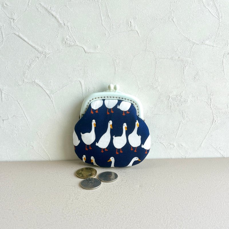 [Little White Goose Dark Blue Bottom] Coin Purse#小口金包#cute#Japanese#storage - Coin Purses - Cotton & Hemp Blue