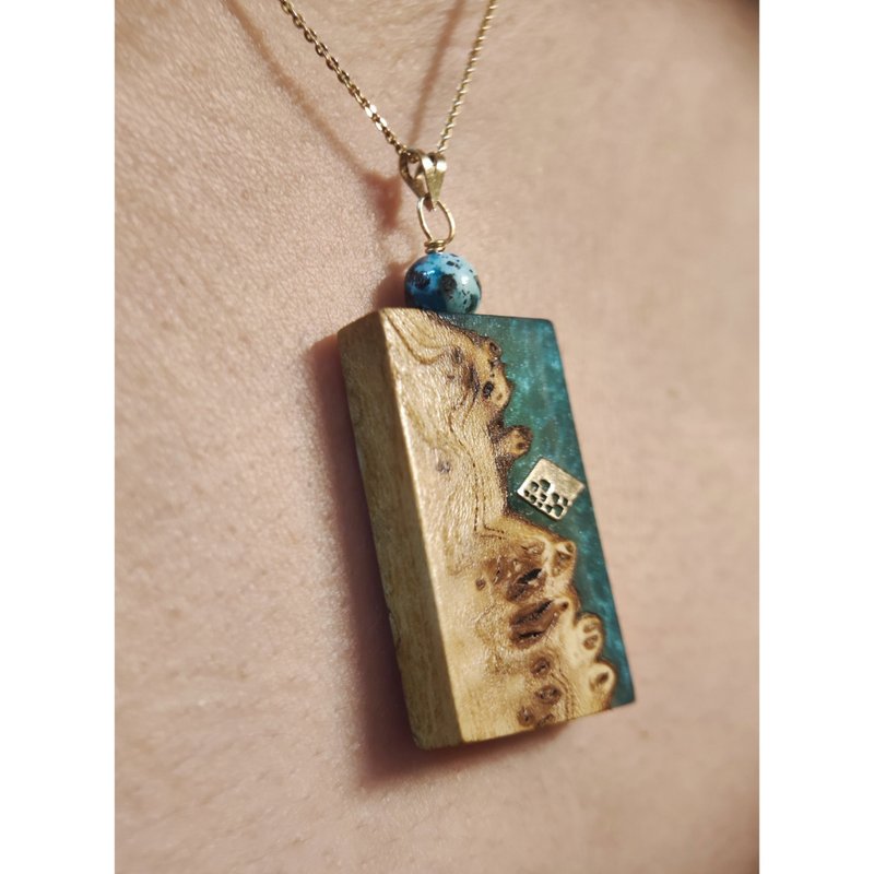 Wooden handmade pendant. with 18k gold. Necklace. Oleaster Wood and resin epoxy - 項鍊 - 木頭 