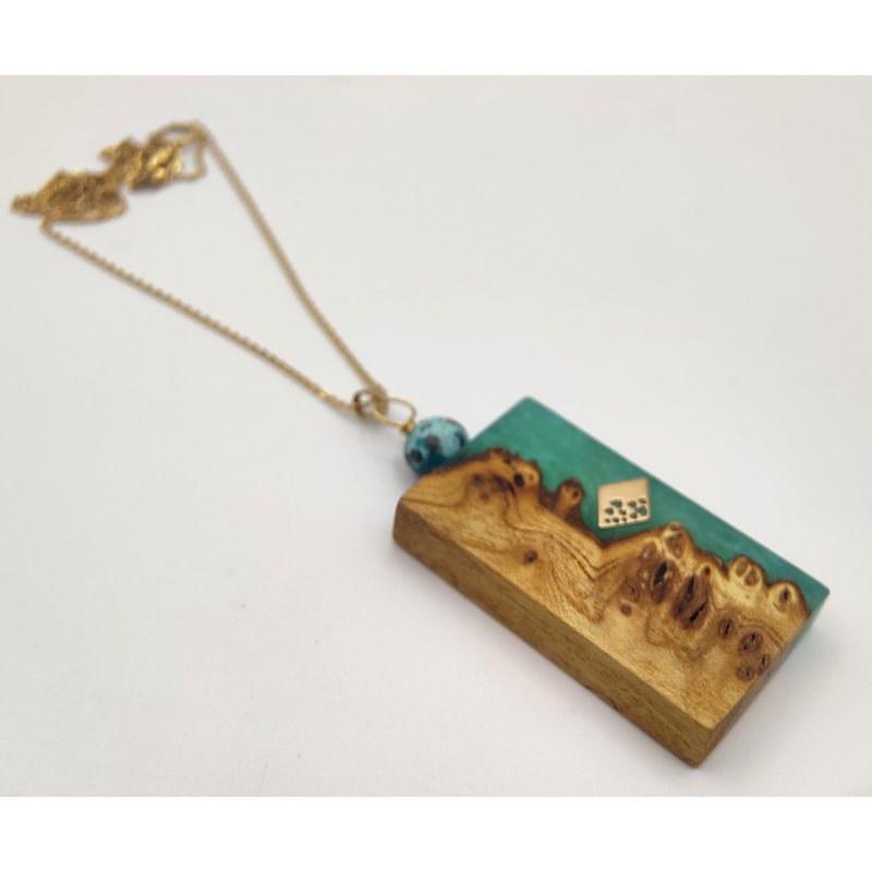 Wooden handmade pendant. with 18k gold. Necklace. Oleaster Wood and resin epoxy - 項鍊 - 木頭 