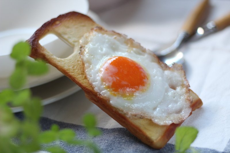 Made to order【1 month wait】Fried egg on toast phone case - เคส/ซองมือถือ - พลาสติก สีนำ้ตาล