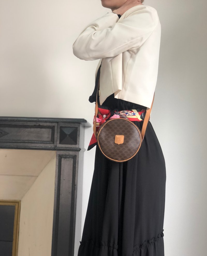 【 日本直送　名牌中古包 】CELINE セリーヌ マカダム ショルダーバッグ ブラウン ブラゾン型押し PVC レザー ラウンド vintage teecbu - 側背包/斜背包 - 防水材質 咖啡色