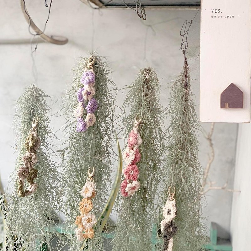 【Q-cute】Pendant series-woven two-color flowers - Lanyards & Straps - Cotton & Hemp Multicolor