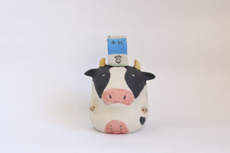 Animal Vase: Cow with Milk [Made to Order] - ของวางตกแต่ง - ดินเผา ขาว